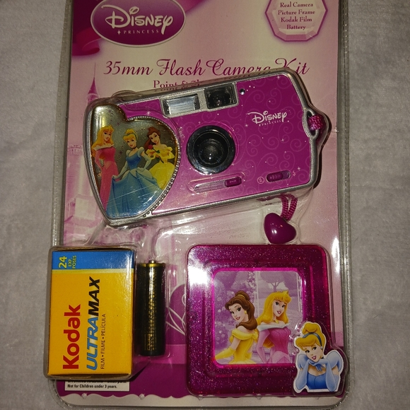 NWT! Disney Princess Kodak Camera with film - Picture 2 of 11